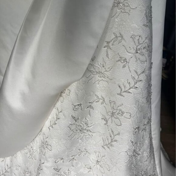 Maggie Sottero Haute Couture Wedding Gown – Size 14 (Adjustable Fit 6–8) - Picture 3 of 6